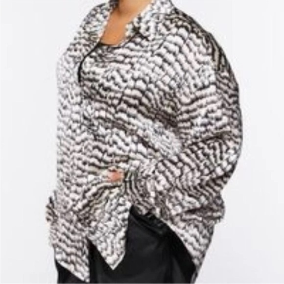 Forever 21 Oversized Abstract Shirt Long Sleeve Silky Black Gray Cream SZ LARGE - Picture 2 of 11